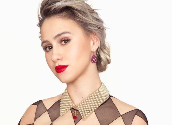 500-часовата история зад роклята на Мария Бакалова