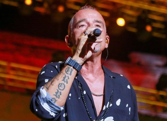 Ерос Рамацоти показа новата жена до себе си