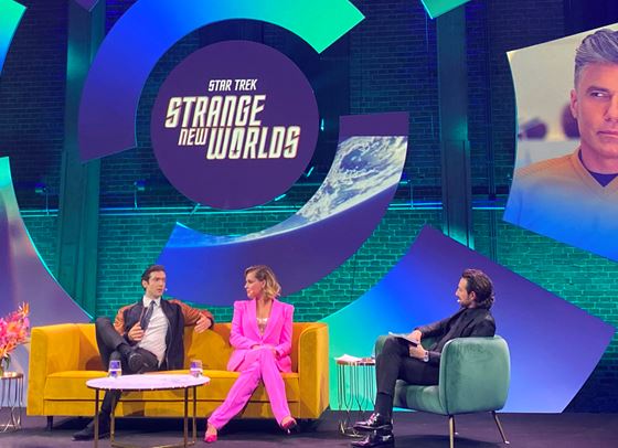 Дами и господа, It&#39;s (Sky) Showtime