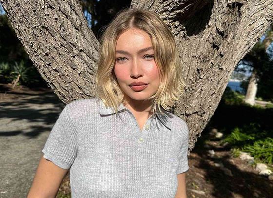 Джиджи Хадид и как да носим черния клин точно като нея