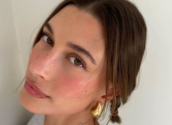 Как да постигнем ягодовия грим на Хейли Бийбър