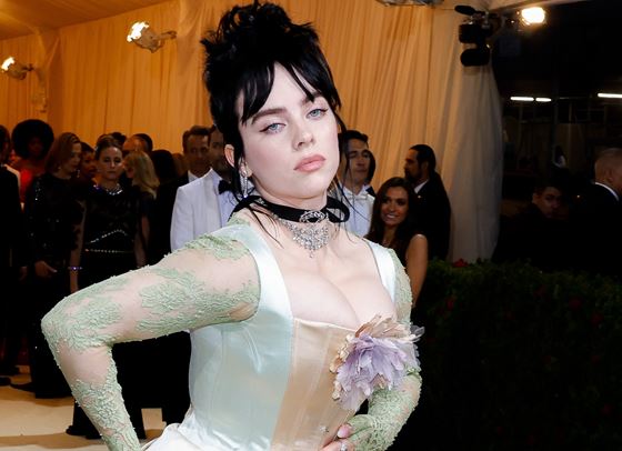 Били Айлиш вече не се срамува от тялото си