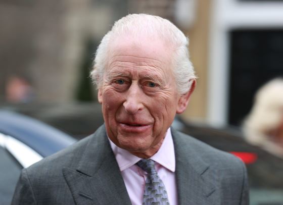 Крал Чарлз бе приет в болница