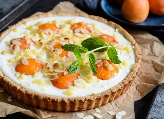 Кулинарен уикенд: Тарт с кайсии, рикота и филирани бадеми