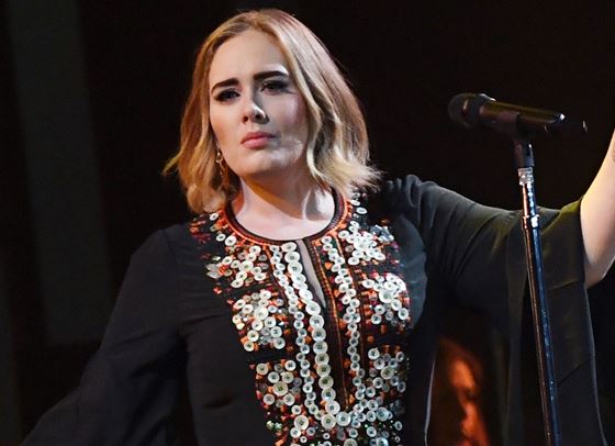 Това ли е новият мъж в живота на Адел?