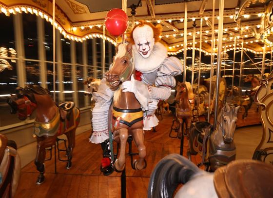 Страхът оживява по целия свят с премиерата на &quot;То: Добре дошли в Дери&quot;