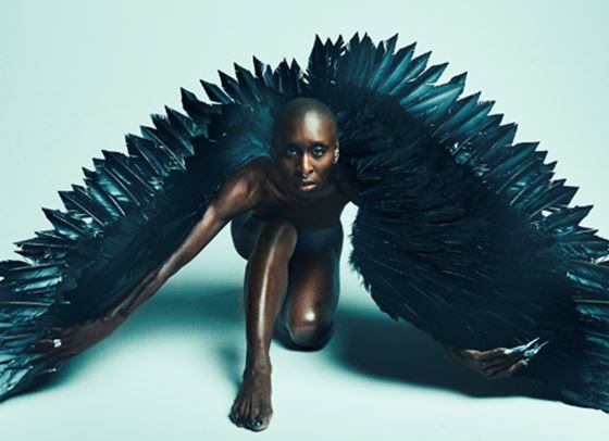 Синтия Ериво представя новия си сингъл &quot;Replay&quot; преди Оскарите