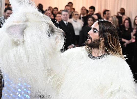 Джаред Лето се превърна в любимата котка на Карл Лагерфелд