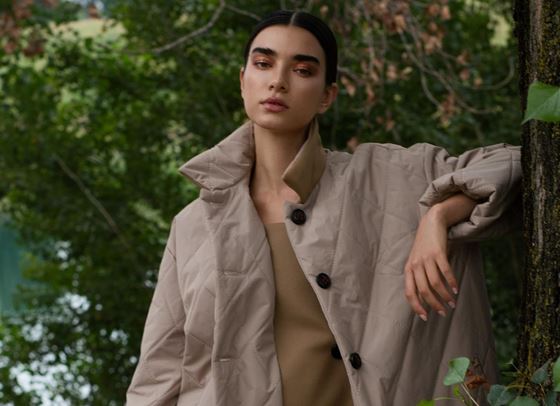 Черно, кафяво и бяло, когато навън вали