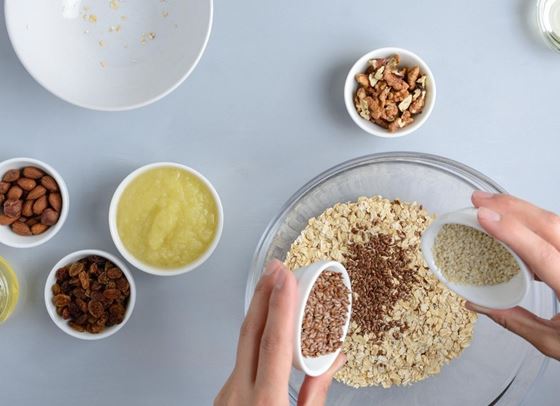 Хидратиращ скраб за лице с бадеми и ленено семе