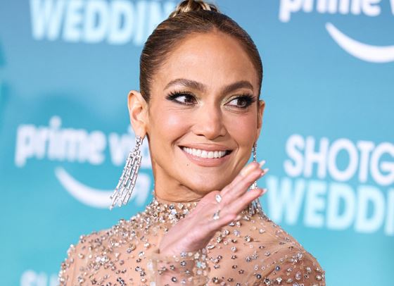 Джей Ло е трябвало да се целува с Мадона, не Кристина Агилера