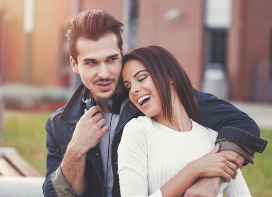 Тези 4 зодии ще ви гледат като принцеса!