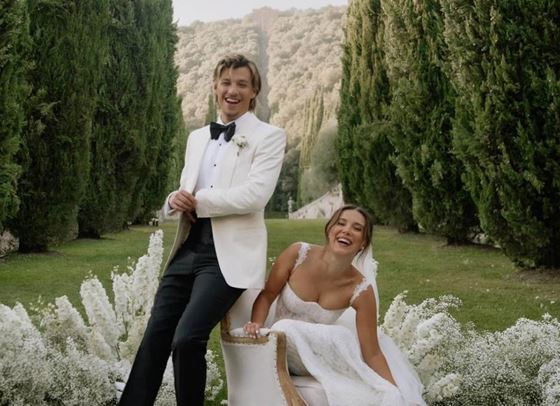 Мили Боби Браун и Джейк Бон Джоуви със зашеметяващи кадри от сватбата