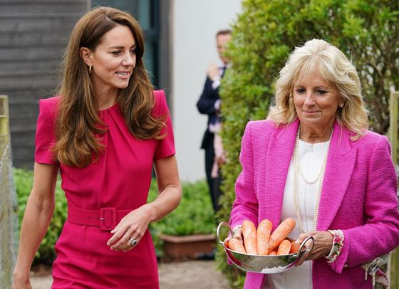 Кейт избра Alexander McQueen, Джил - Valentino