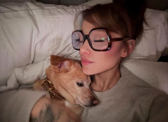 Ариана Гранде споделя грим рутината си за червения килим