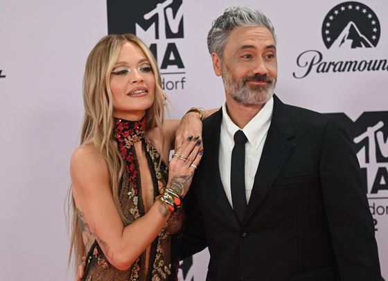 Така започва всичко между Рита Ора и Тайка Уайтити