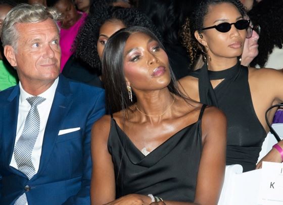 Какво провокира напрежение между Наоми Кембъл и Анна Уинтур?