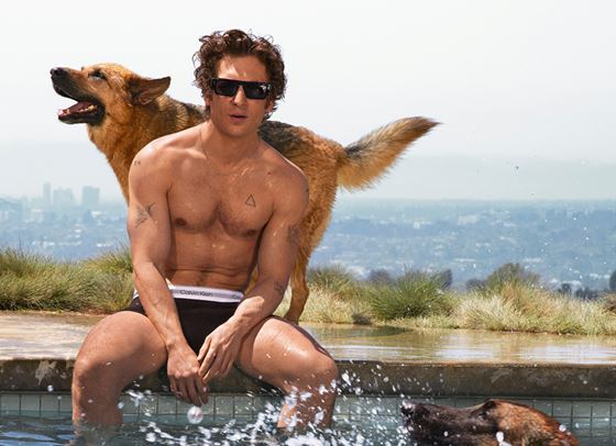 Джеръми Алън Уайт се завръща за есенната кампания на Calvin Klein