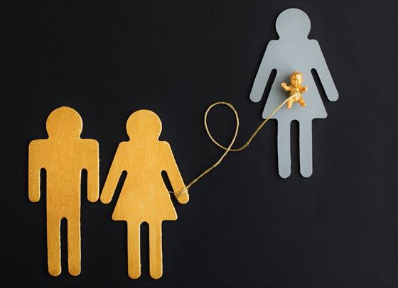 Дългата история на сурогатното майчинство