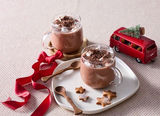 Домашен горещ шоколад с бита сметана