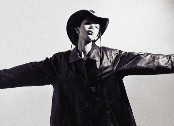 МОДА: A Cowgirl From Venus