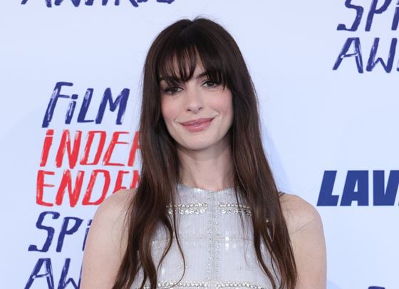 Ан Хатауей загубила бебе, докато играе бременна