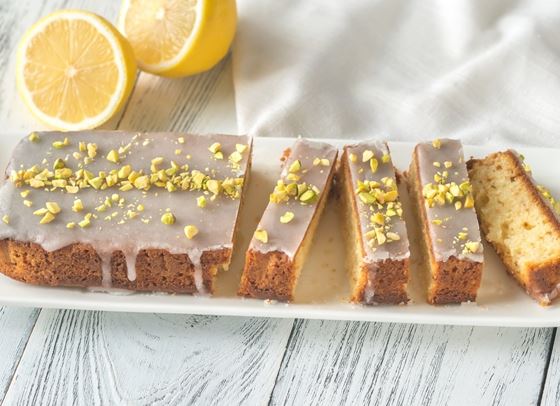 Кулинарен уикенд: Лесен лимонов кейк с шамфъстъци