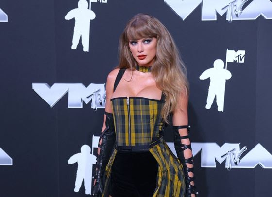 Тейлър Суифт счупи всички рекорди на видео наградите на MTV
