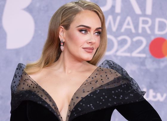 Адел планира да създаде своя марка бельо