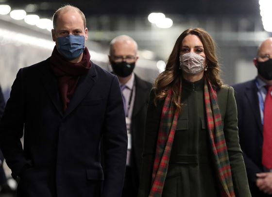 Уилям и Кейт започват обиколка на Великобритания с влак