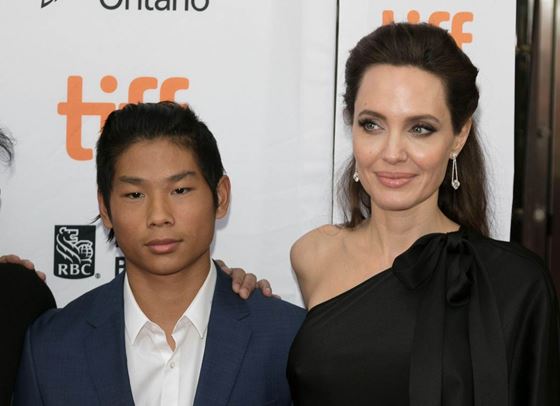 Анджелина Джоли в паника заради бурния живот на сина си Пакс