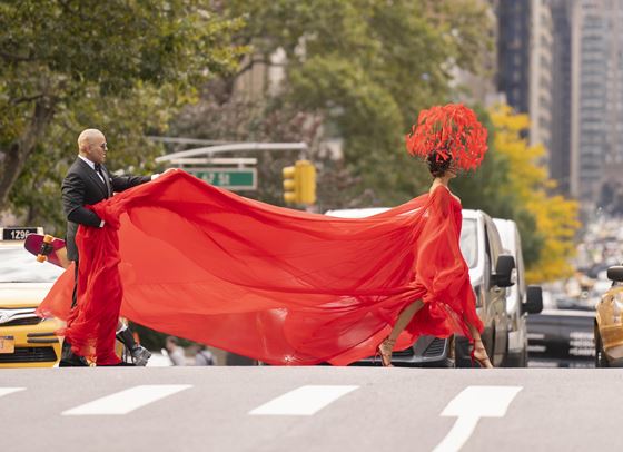 Моли Роджърс и Дани Сантяго ще ни дадат онова, което очакваме от втория сезон на &quot;Просто ей така&quot;