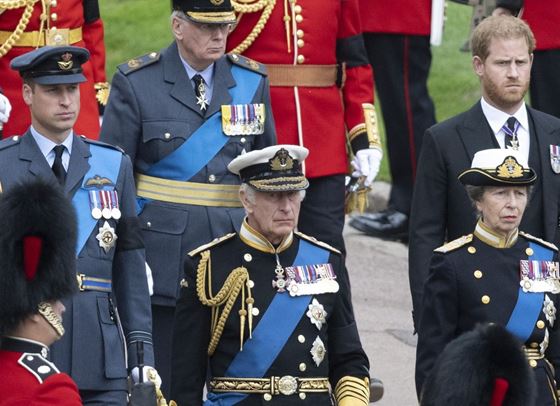 Всички говорят за този момент между Уилям и Хари