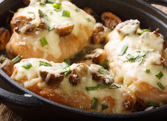 Пилешко филе с моцарела и гъби