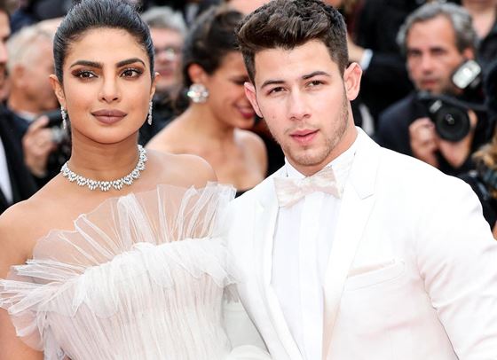 Приянка и Ник споделиха непоказвани снимки от годежа си