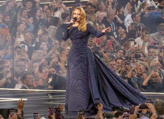 Адел се оттегля от сцената