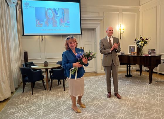 Любов Костова беше удостоена с Почетния орден на Британската империя за приноса си към науката