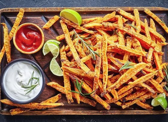 Сладки картофи със сос от нахут и цедено мляко