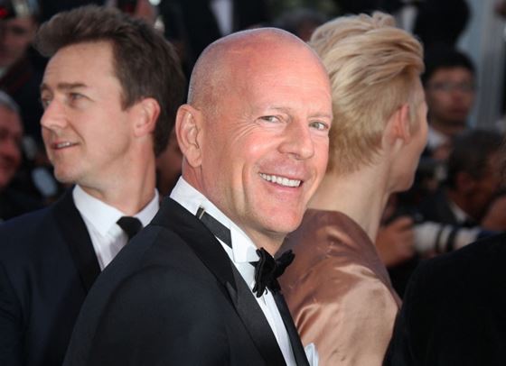 Непобедимите подават ръка на Брус Уилис