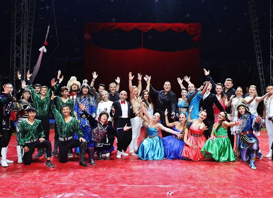 Най-голямото цирково шапито в България посрещна първите си гости