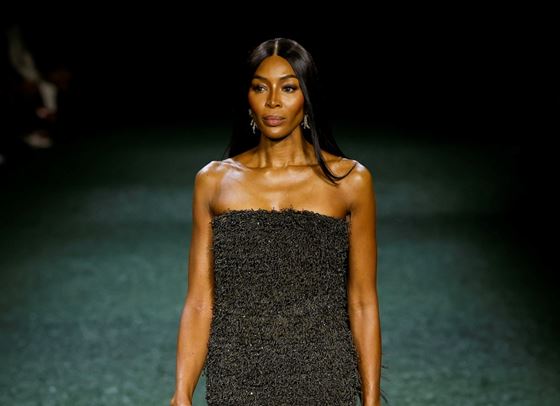 Наоми Кембъл е звездата в шоуто на Burberry