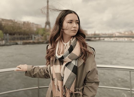 Дани Илиева от &quot;Гласът на България&quot; с нова песен и видео от Айфеловата кула