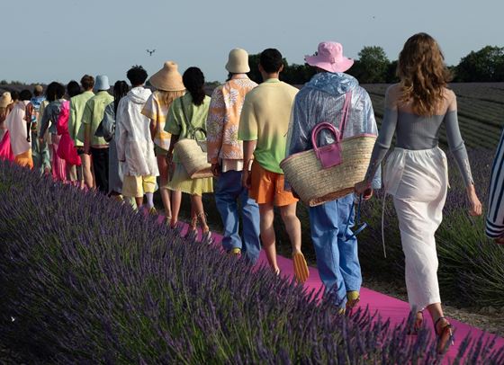 Jacquemus подготвя първия си изтънчен аромат