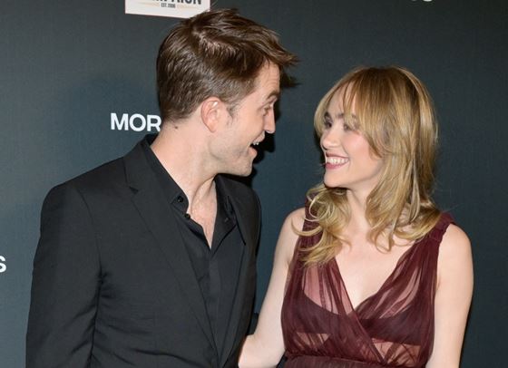 Робърт Патинсън и Суки Уотърхаус се сгодиха