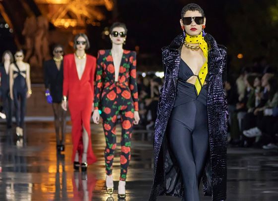 Saint Laurent ни покани на шоу пред Айфеловата кула