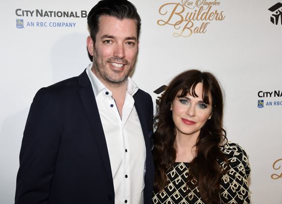 Зоуи Дешанел се сгоди