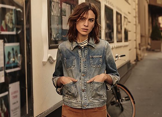 Алекса Чънг цапа обувките си с кал, за... да изглежда страхотно?!!