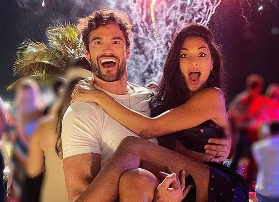 Романтичната Нова година на Никол Шерцингер и Том Еванс