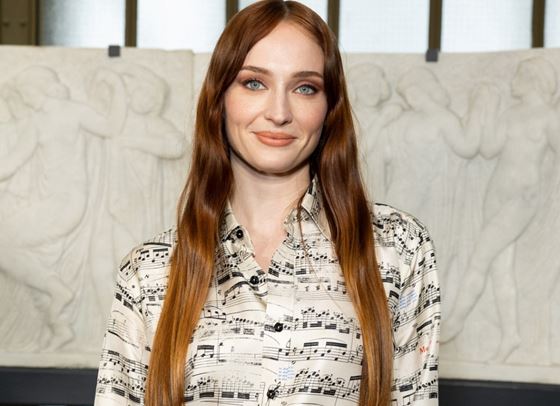 Софи Търнър официализира новата си връзка