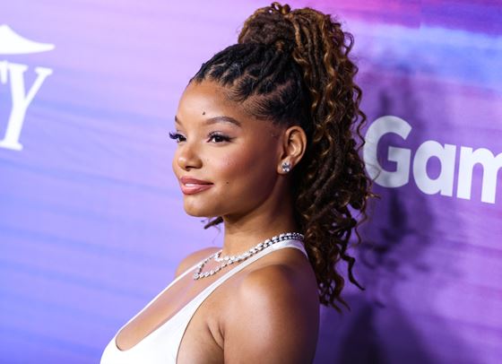 Първи трейлър на Хали Бейли като Ариел в „Малката русалка&quot;